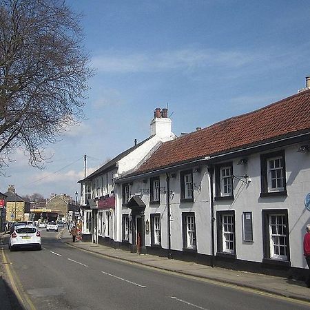 Swan & Talbot Inn Уедърби Екстериор снимка