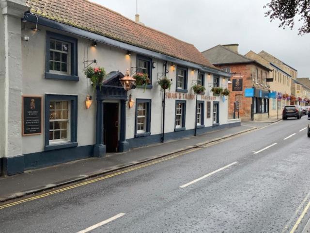 Swan & Talbot Inn Уедърби Екстериор снимка