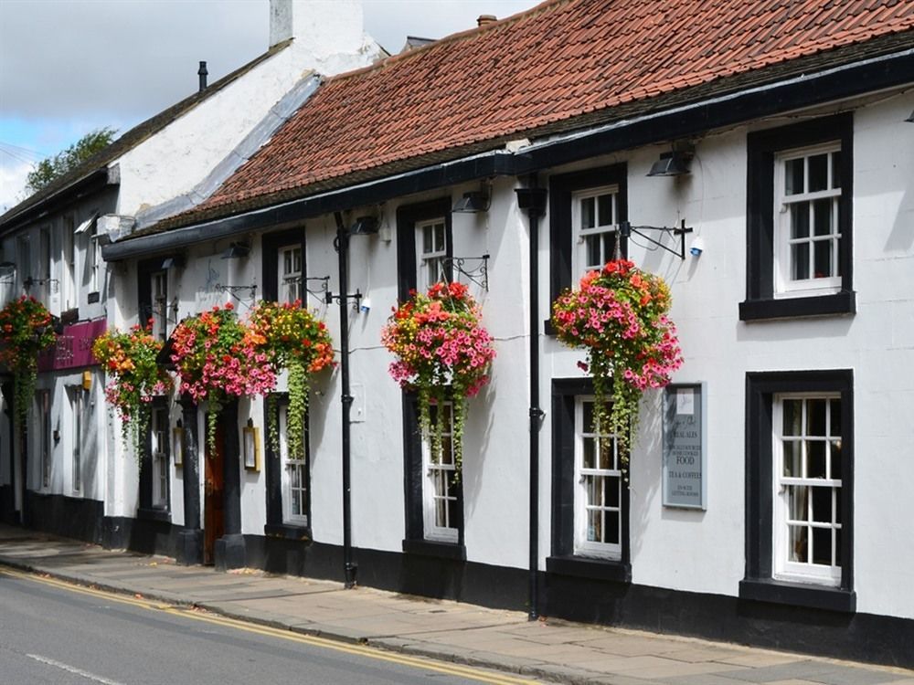 Swan & Talbot Inn Уедърби Екстериор снимка