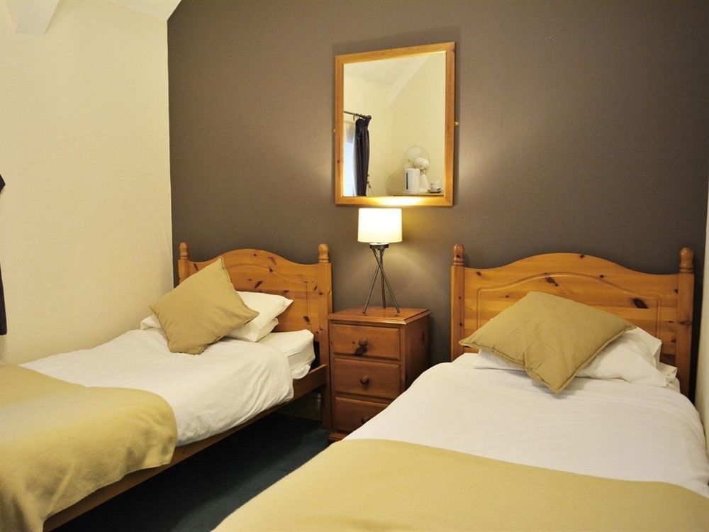 Swan & Talbot Inn Уедърби Екстериор снимка