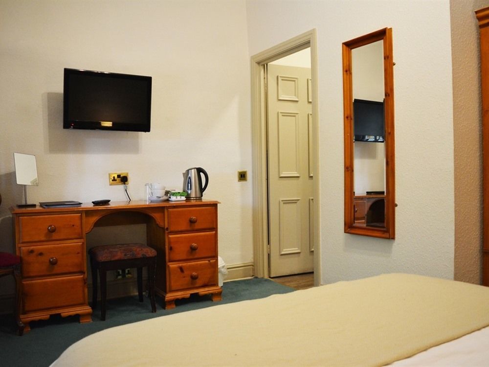 Swan & Talbot Inn Уедърби Екстериор снимка