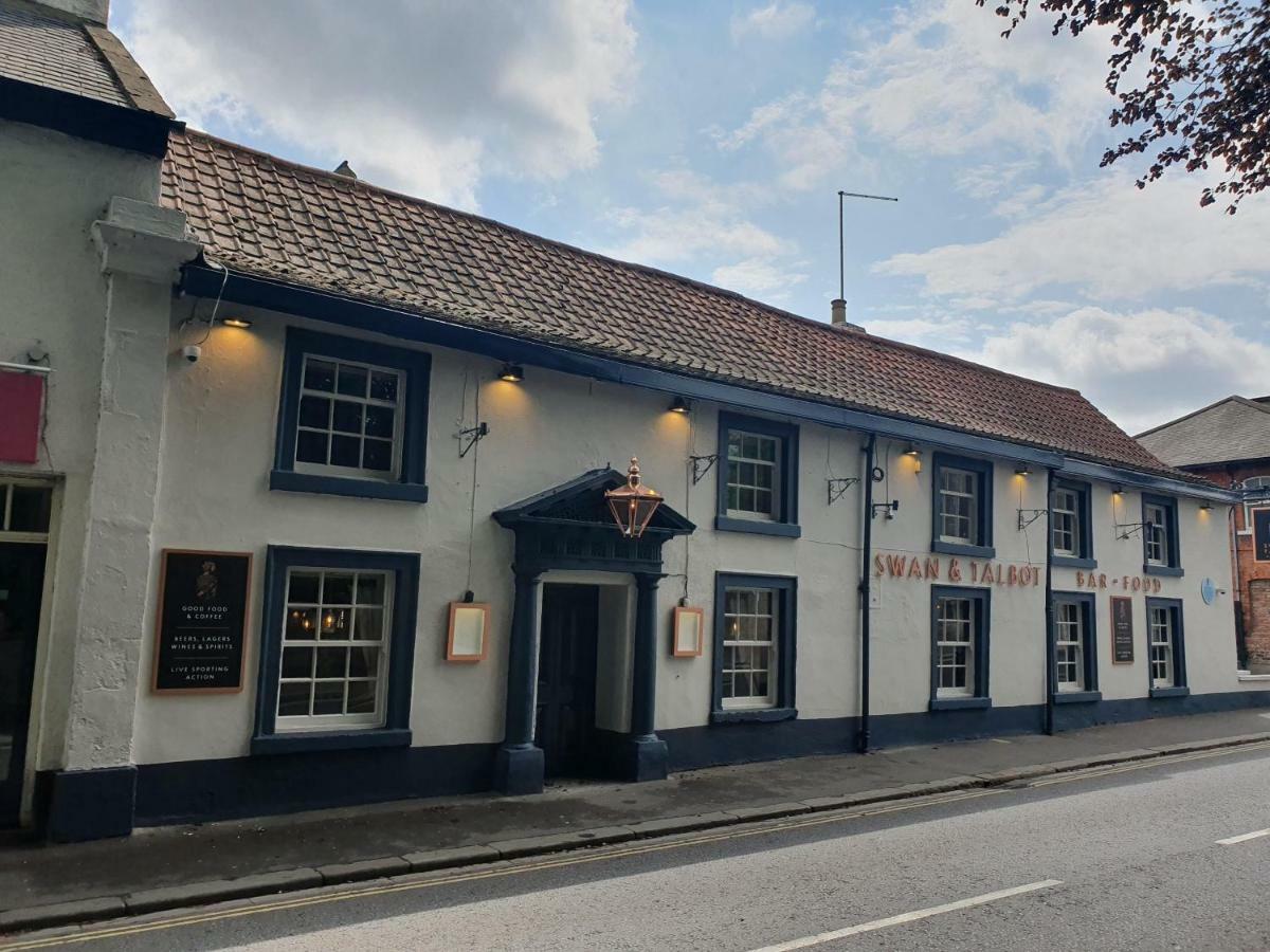 Swan & Talbot Inn Уедърби Екстериор снимка