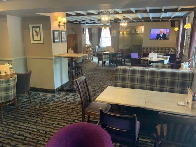 Swan & Talbot Inn Уедърби Екстериор снимка