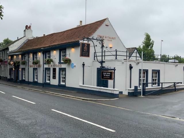 Swan & Talbot Inn Уедърби Екстериор снимка