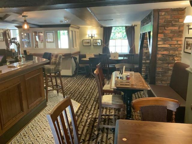 Swan & Talbot Inn Уедърби Екстериор снимка