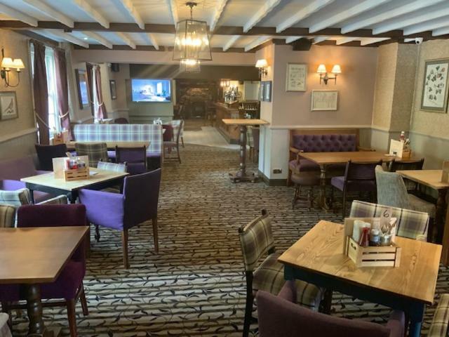 Swan & Talbot Inn Уедърби Екстериор снимка