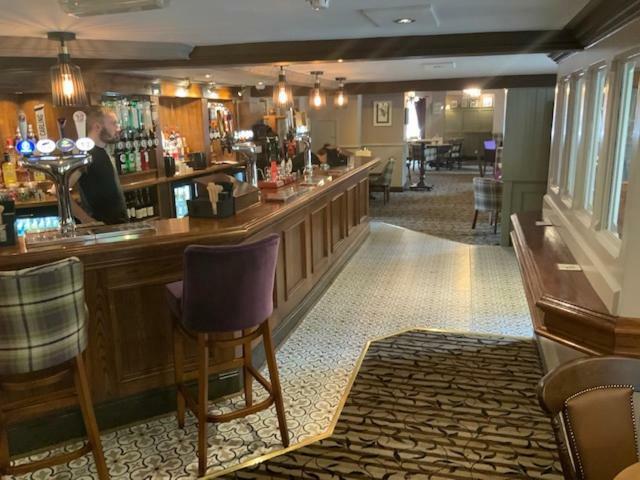 Swan & Talbot Inn Уедърби Екстериор снимка